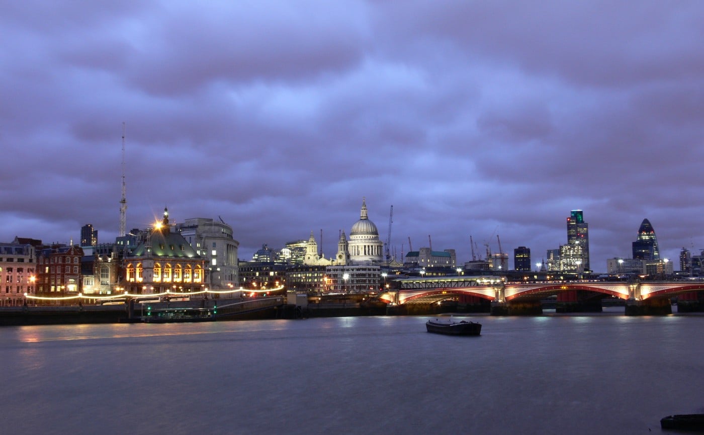 View_of_St_Paul's_Cathedral_and_Thames_by_night_2