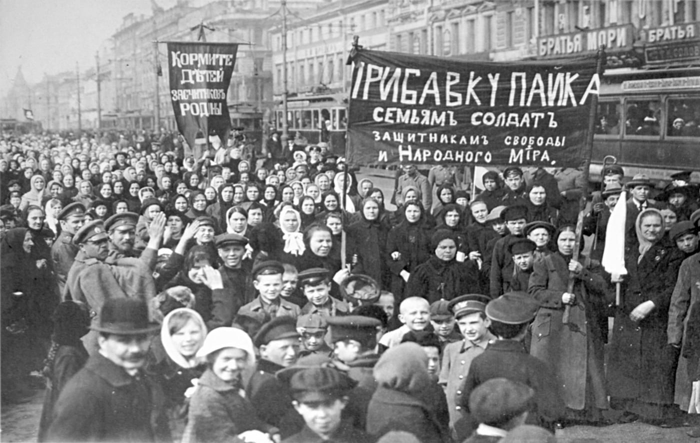 Демонстрация_работниц_Путиловского_завода_в_первый_день_Февральской_революции_1917