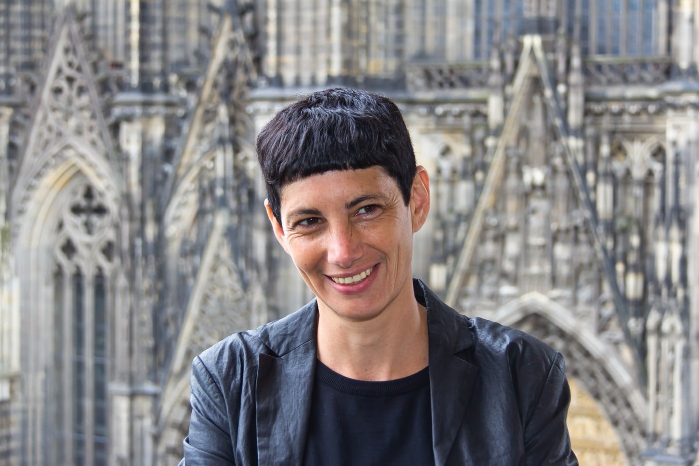 Pressekonferenz_zur_Aktion_„Zwei_Minuten_Stillstand“_von_Yael_Bartana-1482
